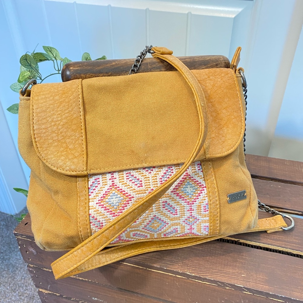 Roxy Canvas Crisscross Patterned Chain Crossbody Purse